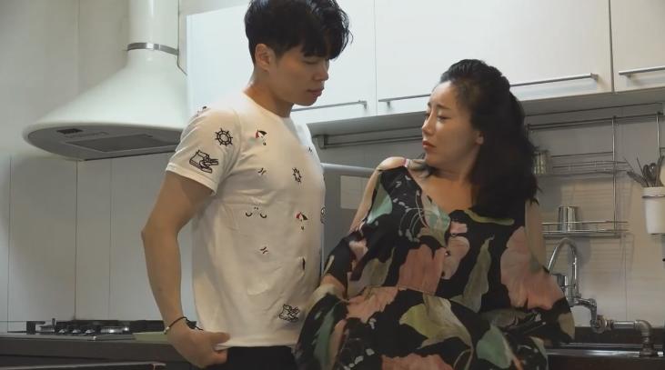 sex misturi Phọt sữa chua vào âm hộ em học sinh nữ ngoan ngoãn